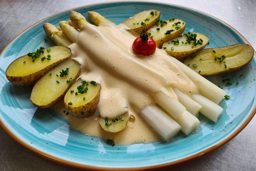 Spargelwochen / Spargel vegetarisch mit Kartoffeln