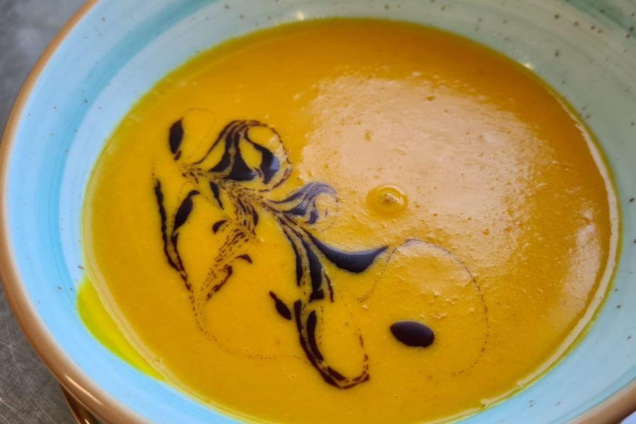 Vorspeise cremige Kürbissuppe